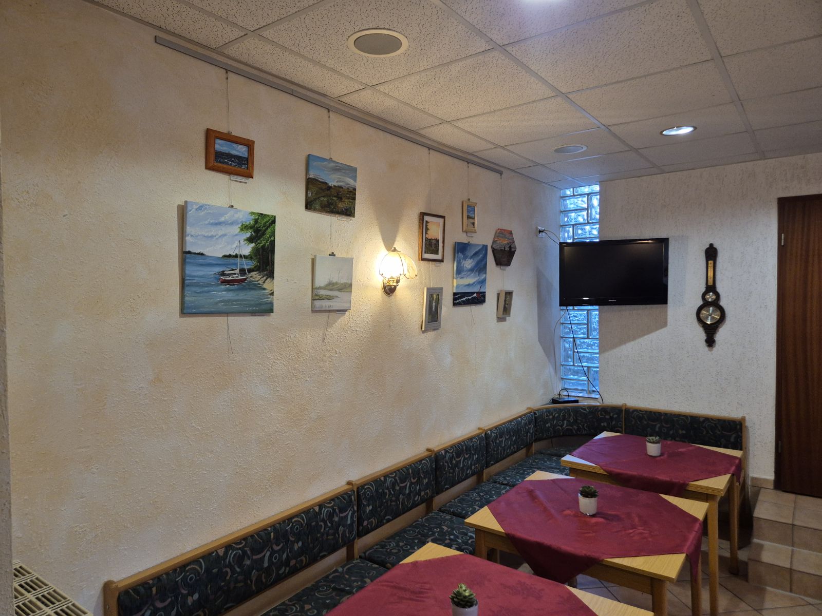 Galerie mit Kunstausstellung in der Pension Barghus